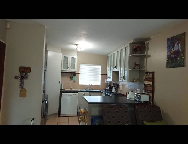 2 bed property to rent in MORELETA PARK